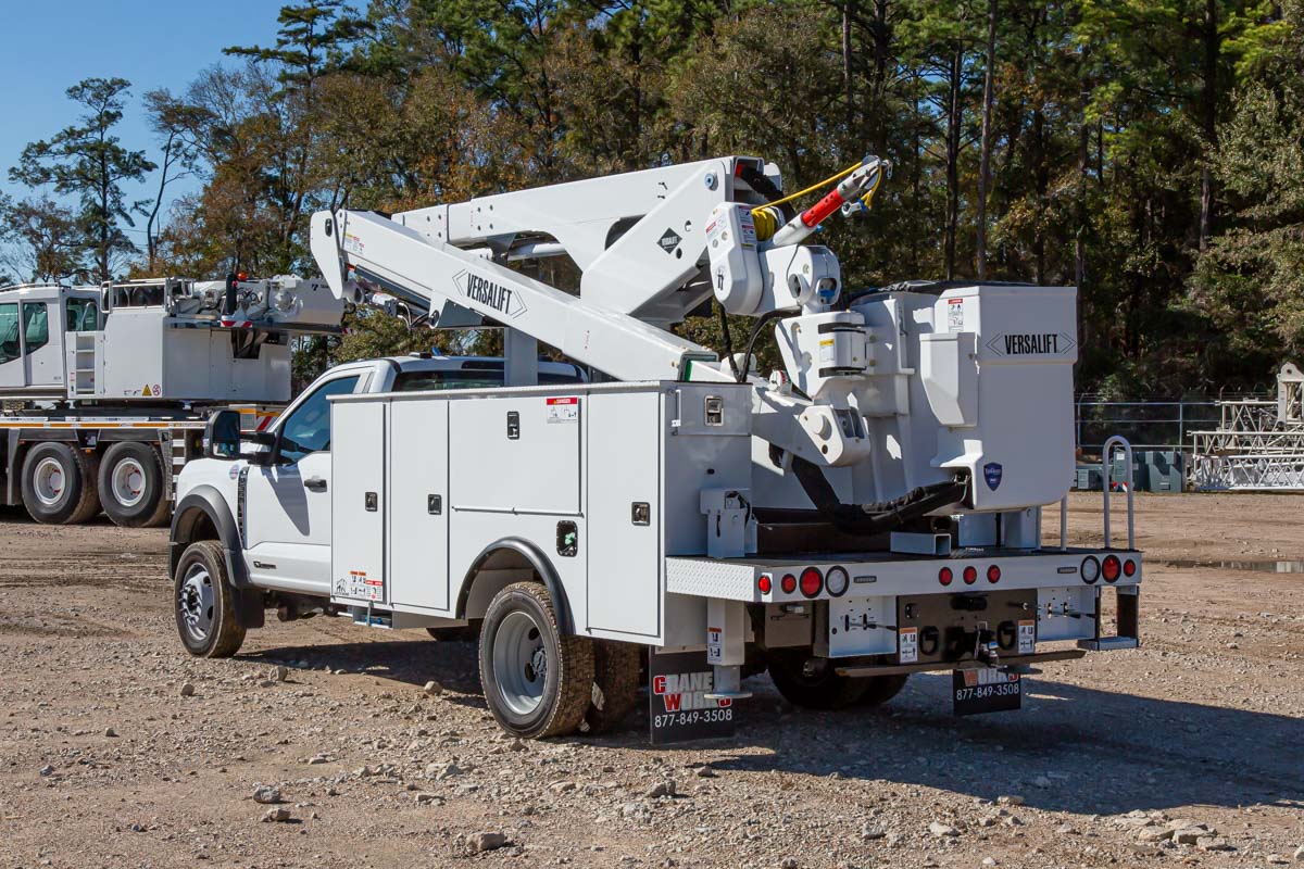 47-FT INSULATED & MATERIAL HANDLING BUCKET TRUCKS